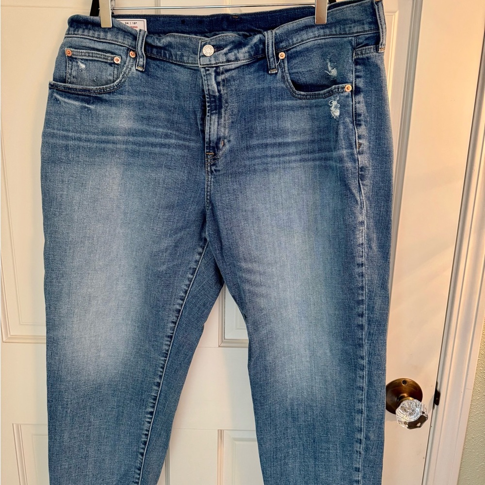 GAP Women's Girlfriend Mid-rise Jeans in Light Blue